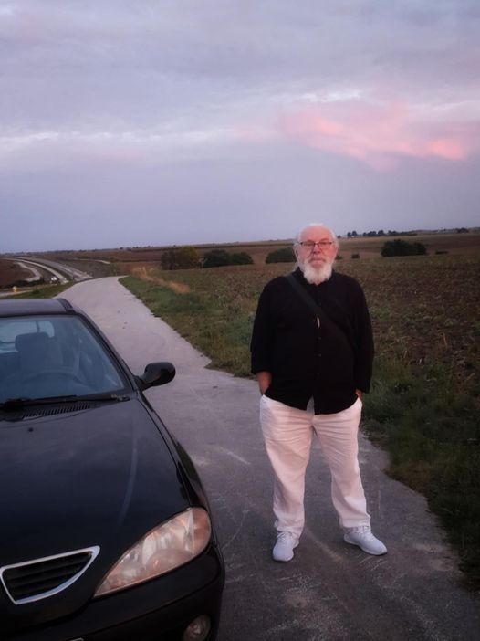 Może być zdjęciem przedstawiającym 1 osoba i droga