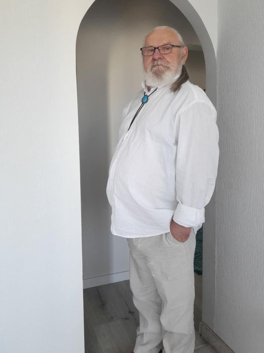 Może być zdjęciem przedstawiającym 1 osoba i broda